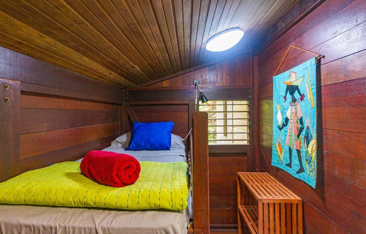 Piton Bungalows Ecolodges Deshaies Exteriör bild