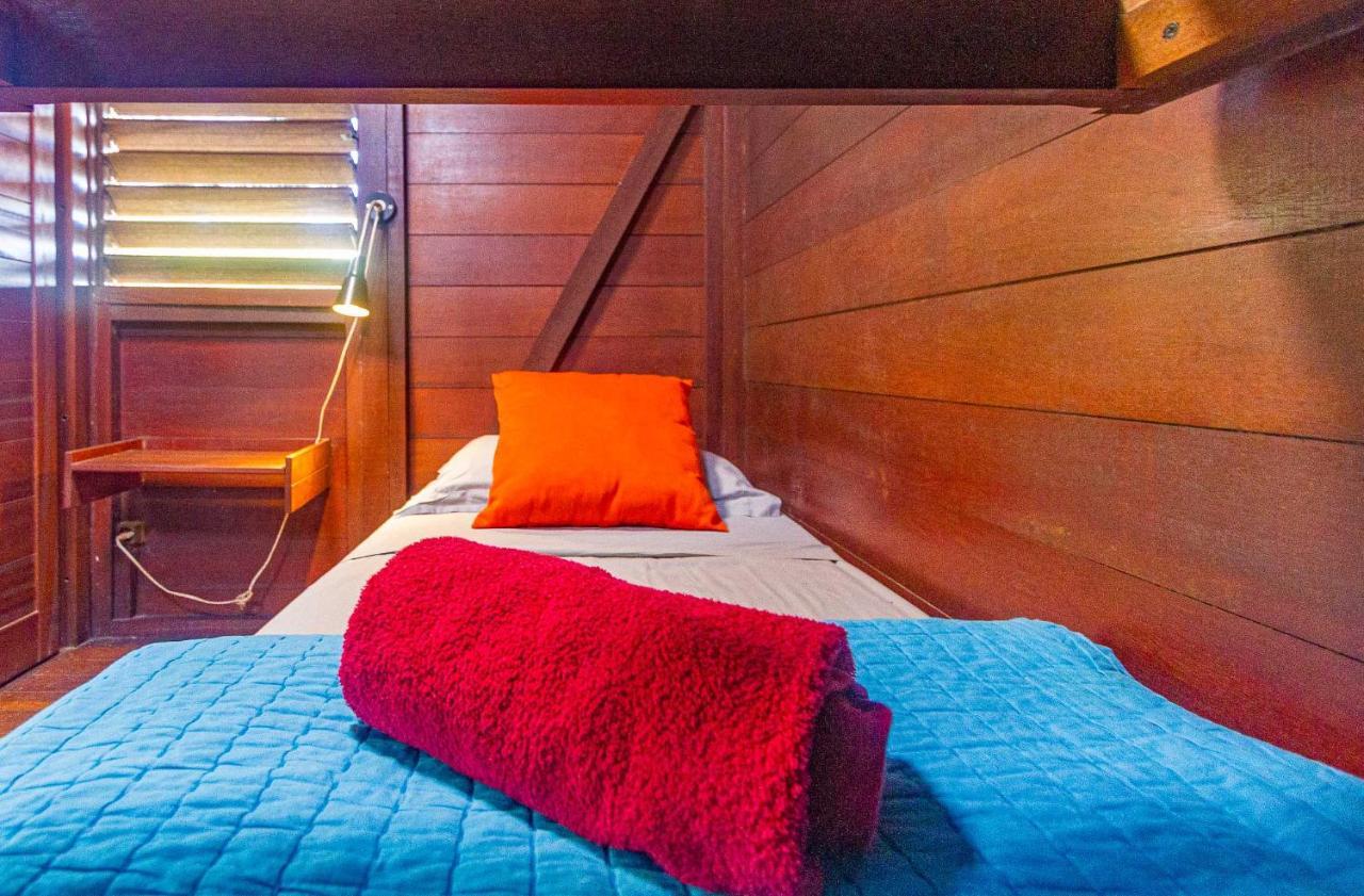 Piton Bungalows Ecolodges Deshaies Exteriör bild