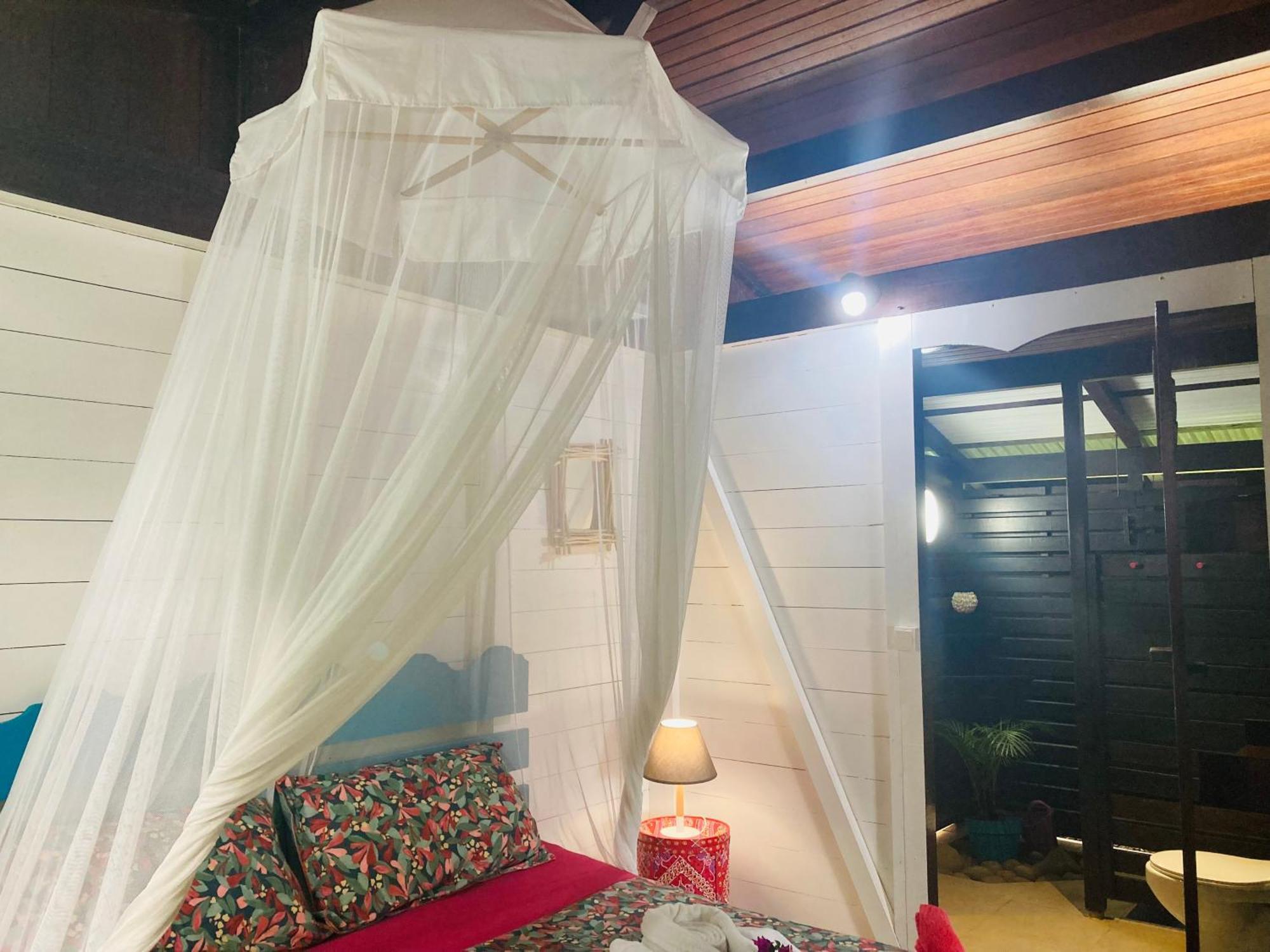 Piton Bungalows Ecolodges Deshaies Exteriör bild